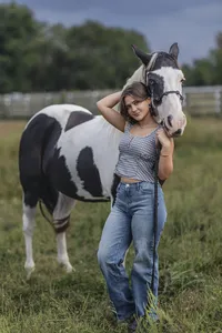 Senior with her horse Indianapolis senior photos