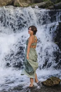 waterfall senior pictures poses Indiana senior photographer