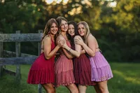 outdoor senior pictures bff photoshoot