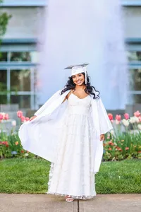 Indianapolis seniors cap and gown pictures73