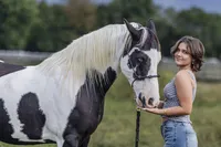 Senior with her horse Indianapolis senior pictures