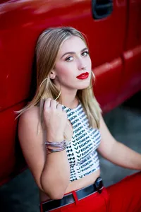 Indianapolis seniors cap and gown pictures4