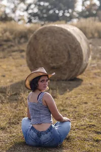 Senior girl sitting on farm nearby Indianapolis senior photographer