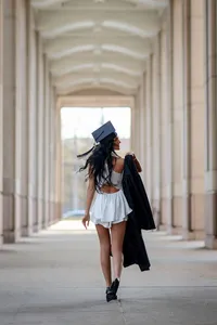 Indianapolis seniors cap and gown pictures2