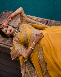 sakshi-on-her-haldi-bridal-photoshoot-hitched-and-clicked-raipur-2