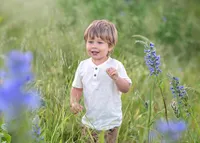 natural-child-portrait-wildflower-field-melbourne