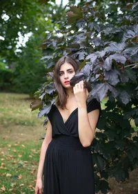 woman-in-black-dress-melbourne-gardens-fine-art-portrait