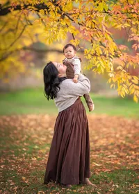 mother-holding-toddler-autumn-portrait-melbourne