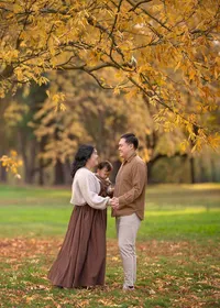 melbourne-family-couple-autumn-park-portrait