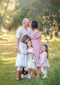 melbourne-family-photographer-golden-hour-family-portrait-in-nature