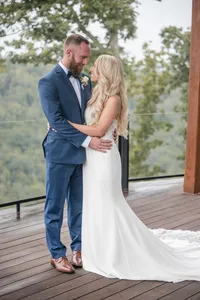 romantic-rainy-first-look-portraits-wilderness-lodge-wv-52
