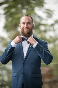 wilderness-lodge-summersville-wv-rainy-groom-portraits-84