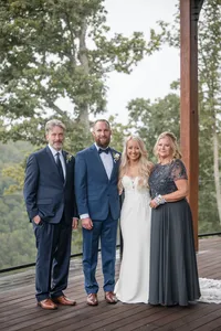 amberlee-christey-photography-wilderness-lodge-rainy-bridal-party-family-photos-54