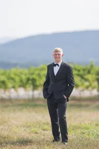 charlottesville-vineyard-wedding-first-look-90