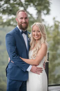 romantic-rainy-first-look-portraits-wilderness-lodge-wv-50