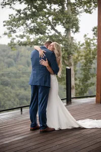 romantic-rainy-first-look-portraits-wilderness-lodge-wv-46