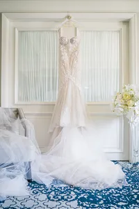 01BrideGettingReadyA_MyEm_010
