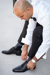 03GroomGettingReady_MyEm_085