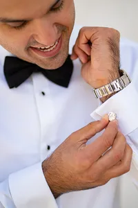 03GroomGettingReady_MyEm_089