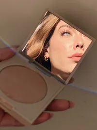 Compact Close Up