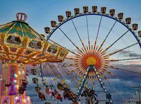 Westend, Wiesn, Karussell und Riesenrad © München Tourismus, Werner Böhm