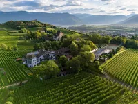 (c) Stroblhof Eppan Jakko Kliesch DJI_20250822072900_0048_D