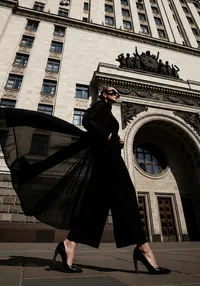 3_black-dress-in-archway