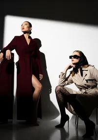 54_duo-shadow-posing