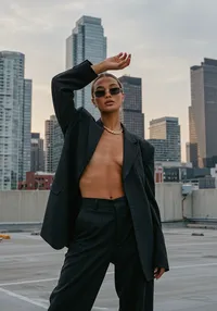 46_blazer-no-shirt-cityscape