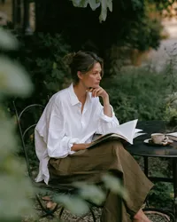 krista5123_Elegant_woman_reading_alone_at_a_minimal_iron_tabl_c872a2c0-698b-4ad4-9b98-4b52599b74be_3