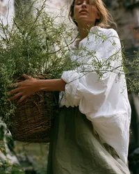 krista5123_Woman_carrying_a_small_wicker_basket_of_delicate_g_ed48ddd3-fafd-4c08-8fb2-a837638652b5_3