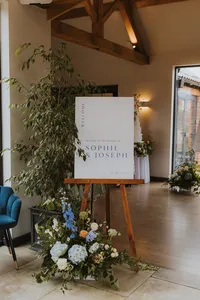 Wedding flowers at Thirsk Lodge Barms_5