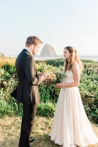Cannon-Beach-Elopement-Photographer-16