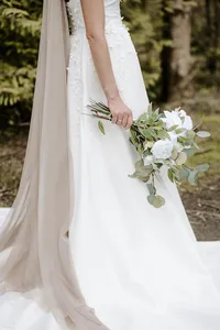 white and green wedding flowers1