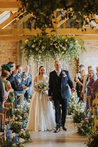 Wedding flowers at Thirsk Lodge Barms_10