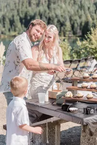 Pacific_Northwest_Elopement_Photographer_Gold_Creek_Pond-106