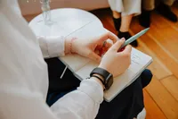 womens-therapist-with-notebook-open
