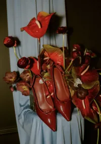 a bold, dramatic and high contrast arrangement in shades of red and blue. made by a seattle wedding florist who services tacoma, seattle, puyallup and the greater pnw