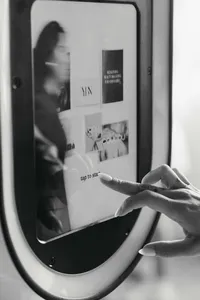 photo-booth-touchscreen-tap-to-start