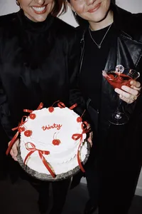 birthday-cake-cocktail-friends-celebration
