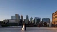 couple-union-kansas-city-skyline
