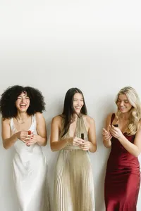 holiday-social-white-backdrop-laughing-group