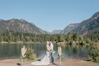 Pacific_Northwest_Elopement_Photographer_Gold_Creek_Pond-74
