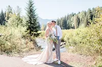 Pacific_Northwest_Elopement_Photographer_Gold_Creek_Pond-125