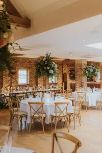 Wedding flowers at Thirsk Lodge Barms_25