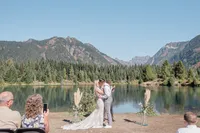 Pacific_Northwest_Elopement_Photographer_Gold_Creek_Pond-65