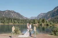 Pacific_Northwest_Elopement_Photographer_Gold_Creek_Pond-75