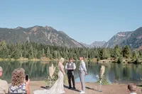Pacific_Northwest_Elopement_Photographer_Gold_Creek_Pond-64
