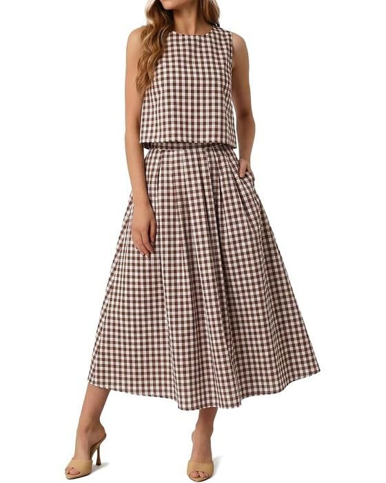 Brown Gingham Top + Skirt Set — Moms fall family photo outfit idea
