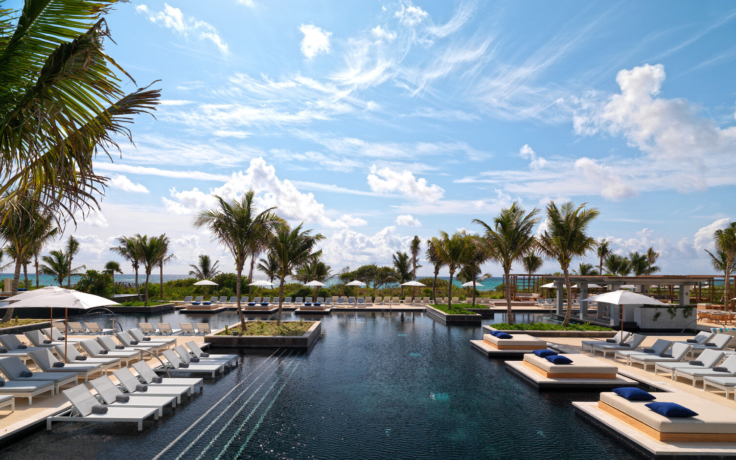 UNICO 20°87° resort pool